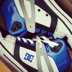 Rogan's Shoes - Shoe Stores - 1300 W Dundee Rd - Buffalo Grove, IL