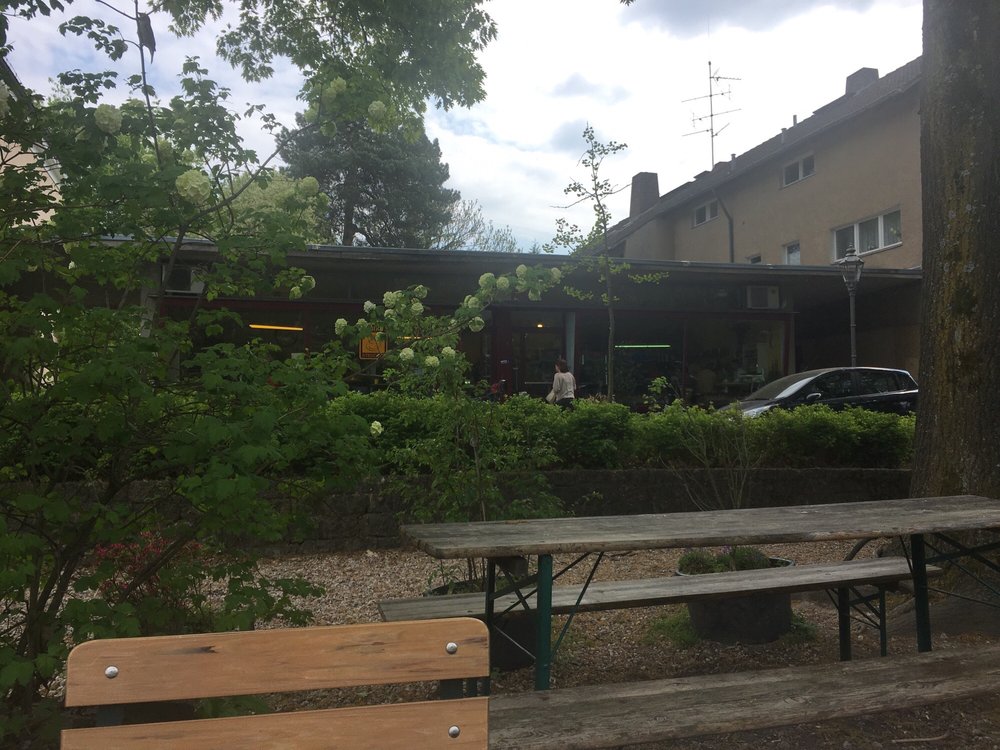 ADIKs Stehcafe
