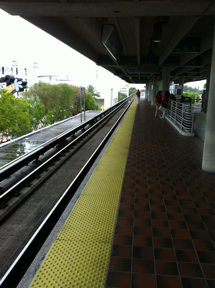 Dadeland Station Shopping Centers 8328 South Dixie Hwy Miami, FL