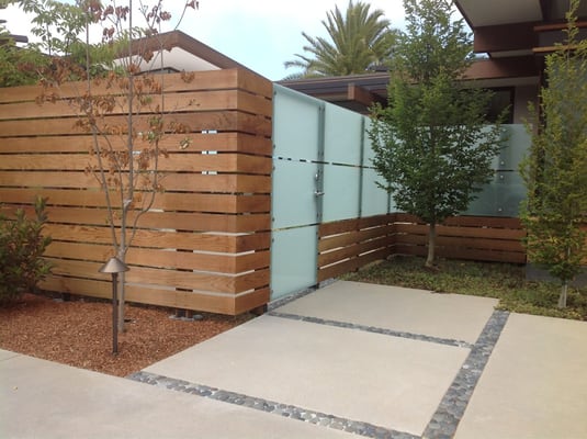 horizontal wood fence