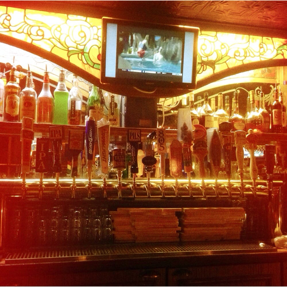 Pineapple Hill Saloon & Grill Bars Sherman Oaks Sherman Oaks, CA Reviews Photos Yelp