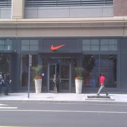 nike store franklin mills mall