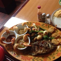 Los Robles Mexican Restaurant logo