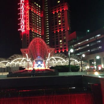 Fallsview casino food court hours