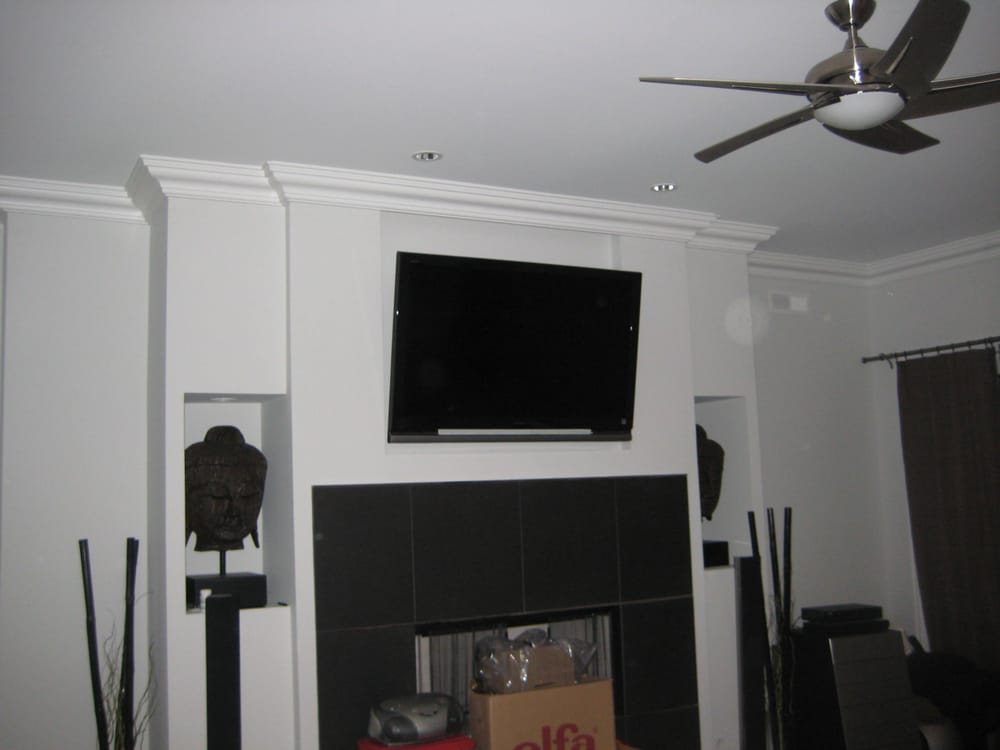 Here Is A Built In Entertainment Center With Art Niche And