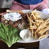 Davis' Pub