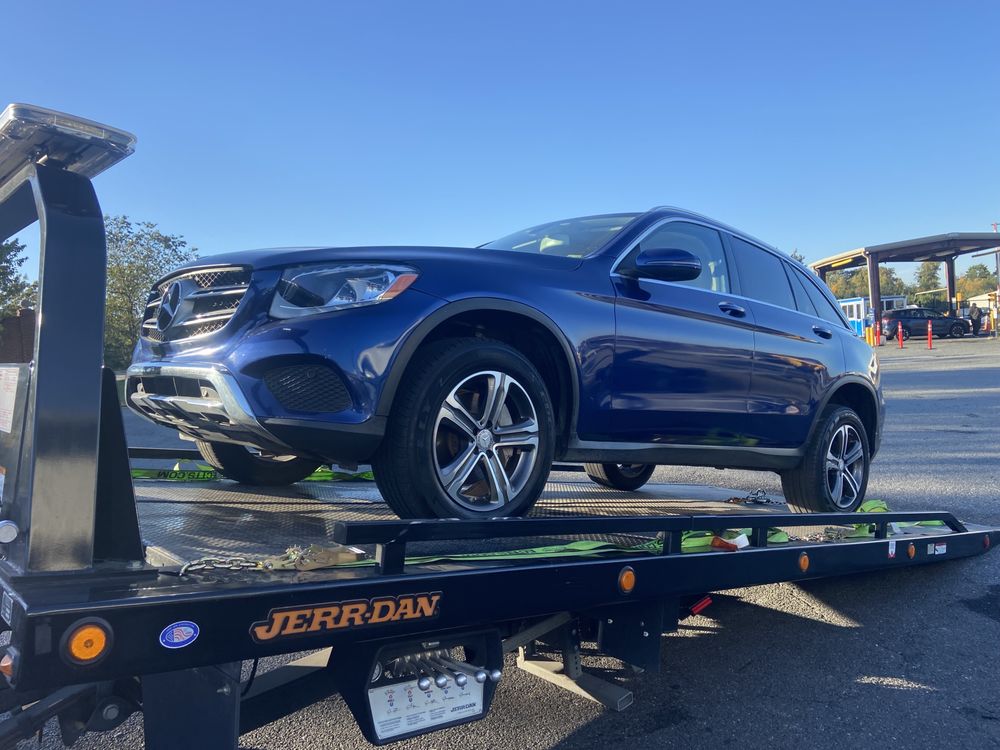 S & F Towing