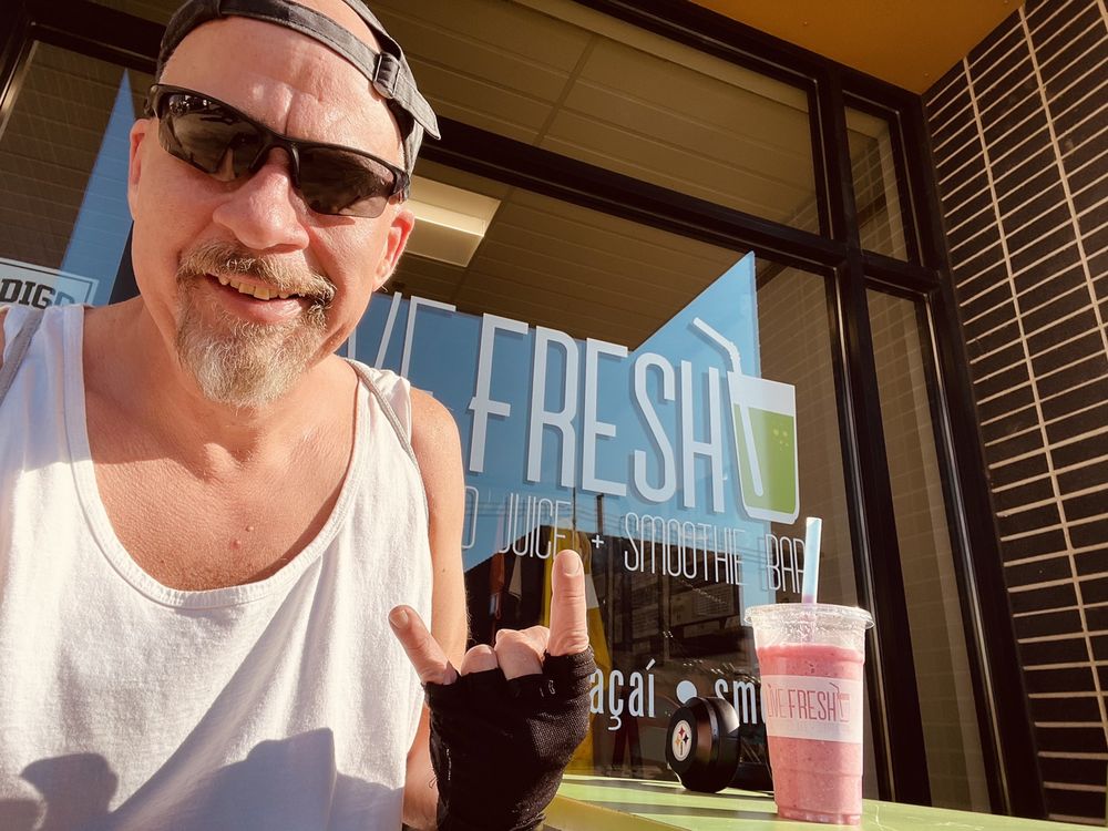 Live Fresh Cold Pressed Juice + Smoothie Bar