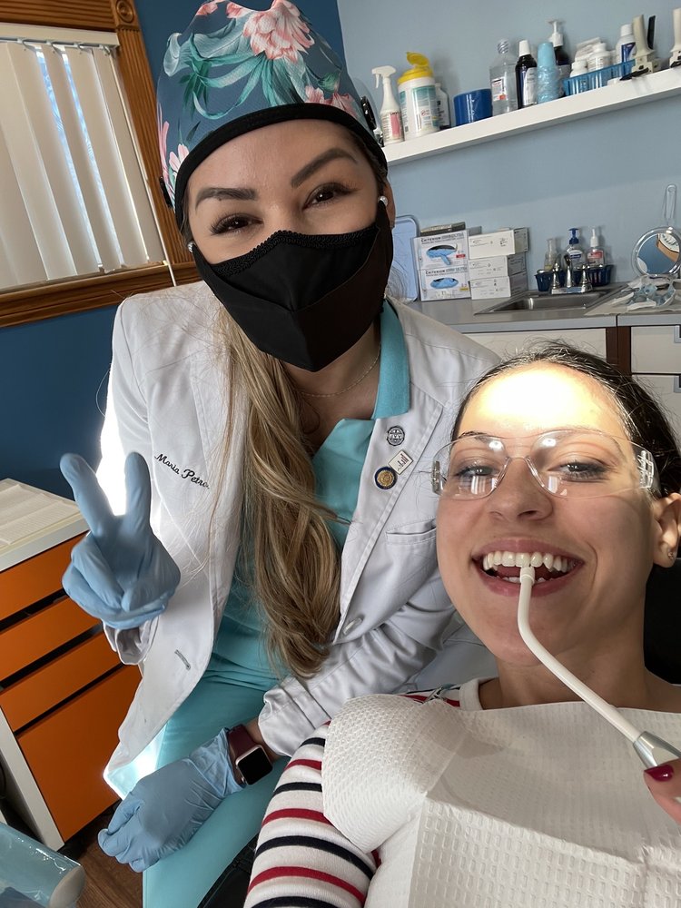 image of business Broadway Dental Studio