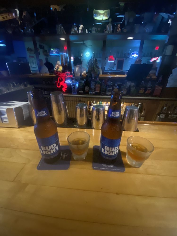 Shady Oaks Lounge & Package
