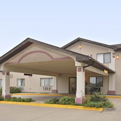 Super 8 By Wyndham Knoxville Hotels 2205 N Lincoln Photo Of Super 8 By Wyndham Knoxville Ia United States