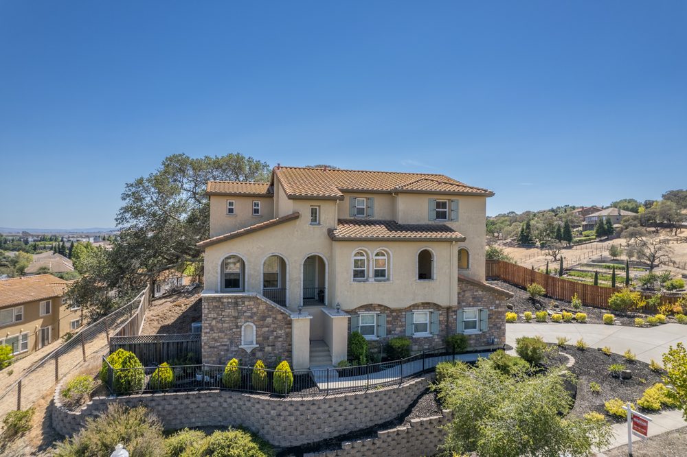 Sakura Realty - Yasumi Davis