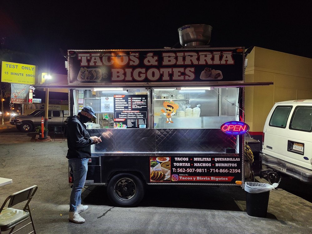 Tacos Y Birria Bigotes