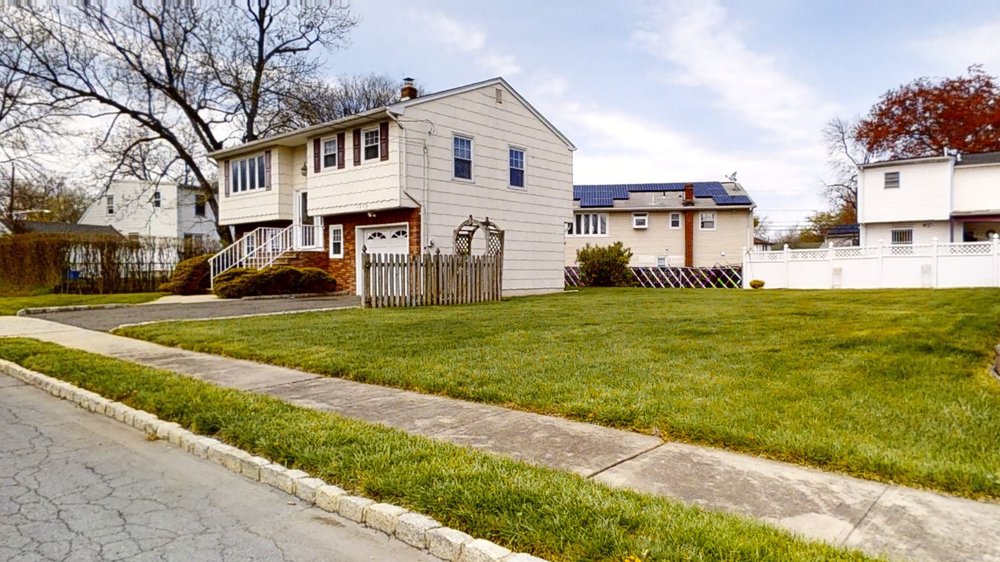 RE/MAX Lifetime Realtors