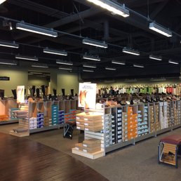 DSW Designer Shoe Warehouse - CLOSED - 26 Photos & 57 Reviews - Shoe