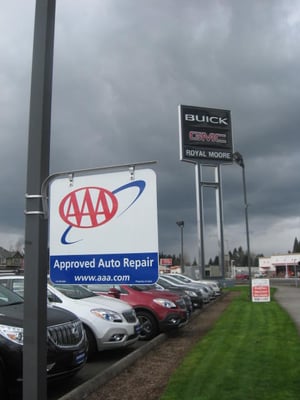 Royal Moore Buick Gmc 1380 Se River Rd Hillsboro Or Tire Dealers Reviews