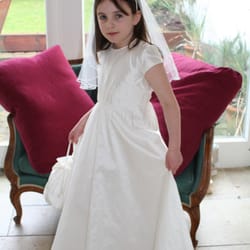 Yvonne Harrington Dressmaker － 都柏林, Co. Dublin, 愛爾蘭的相片。First Communion Dresses