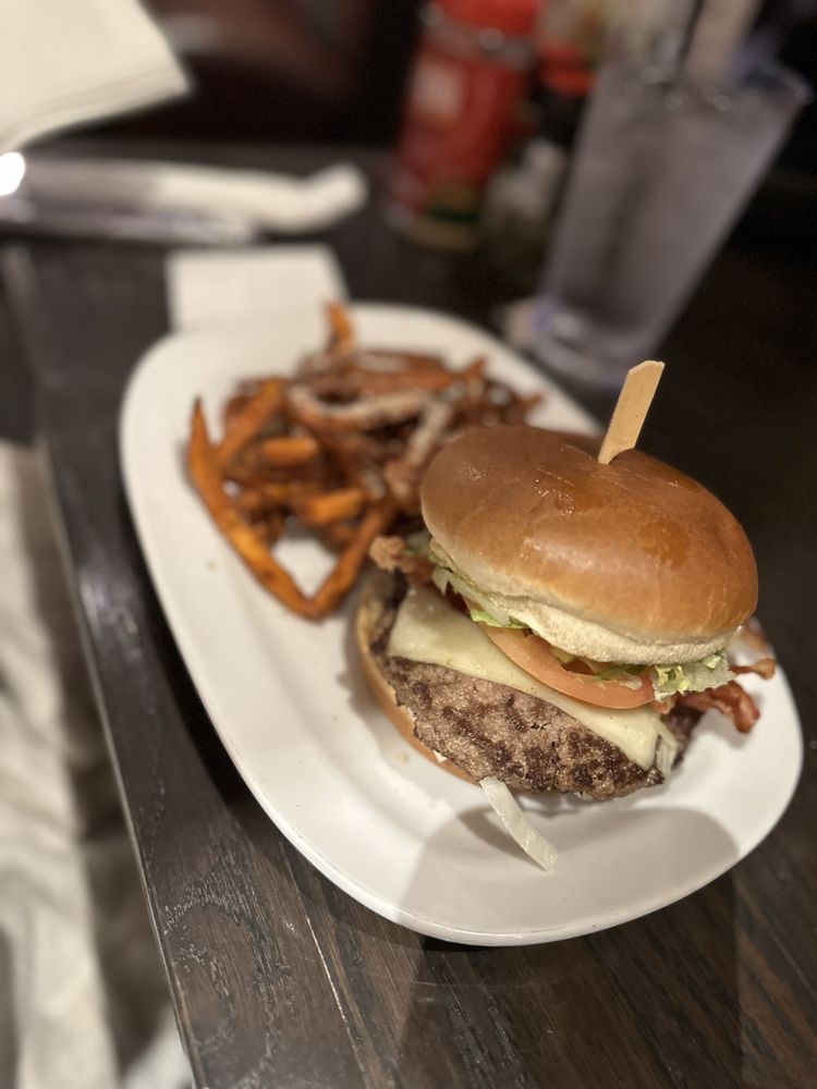Red Robin Gourmet Burgers and Brews
