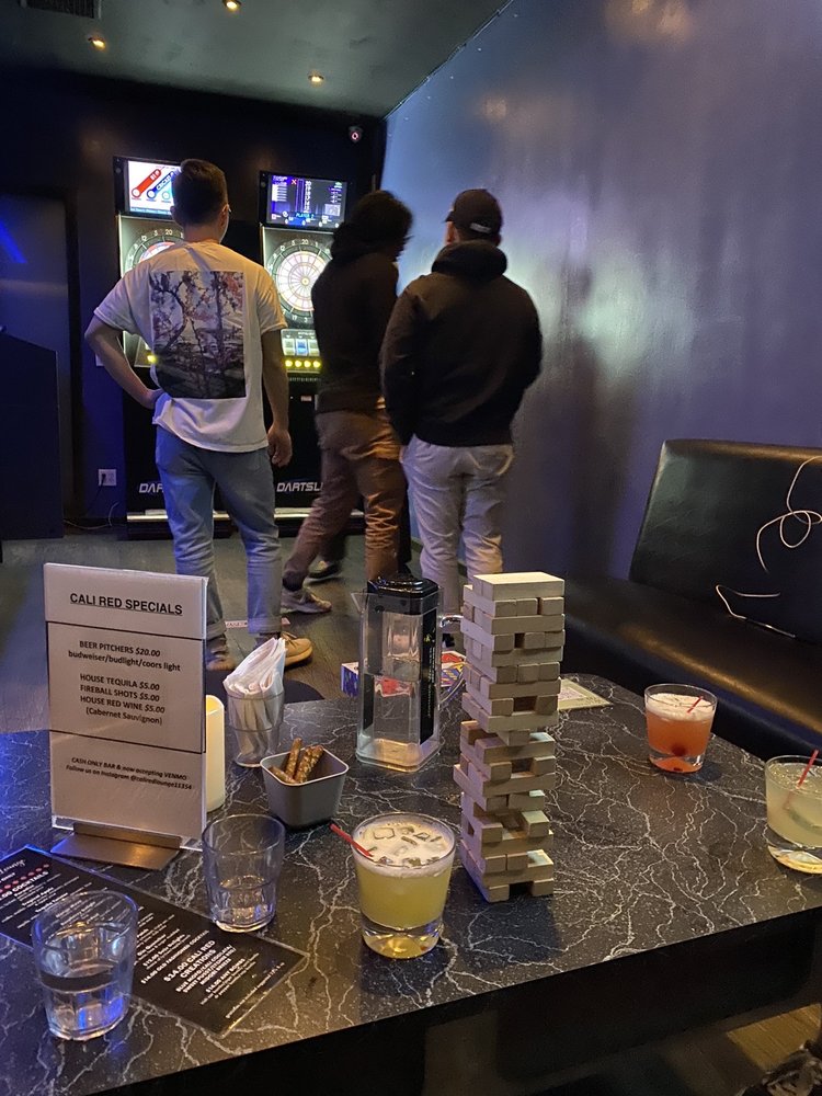 Cali Red Lounge