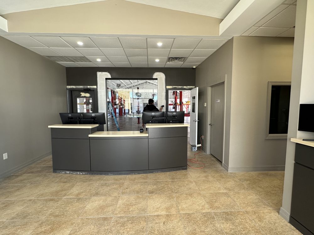 Luxz Painting & Construction Svcs