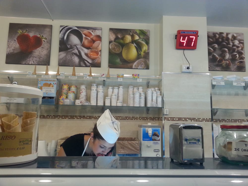 Gelateria sottozero ice cream & frozen yogurt via baracchini ... Tavolino con sedie frozen