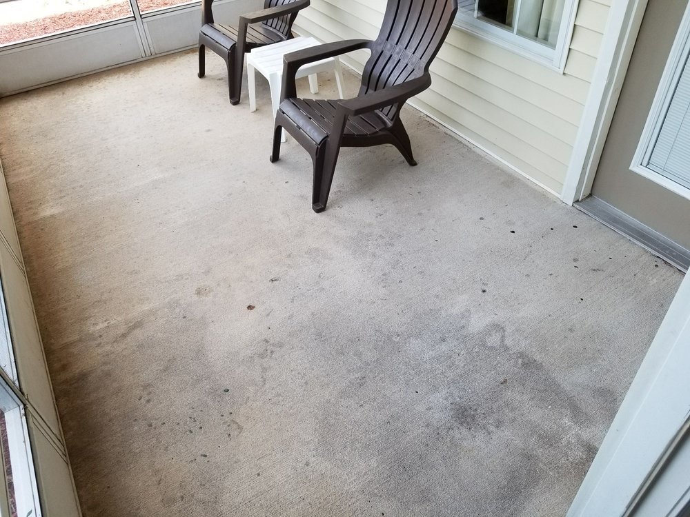 The Balcony Two Old Plastic Wal Mart Chairs No Outdoor Carpet 17 Photos For Wyndham Branson At The Falls
