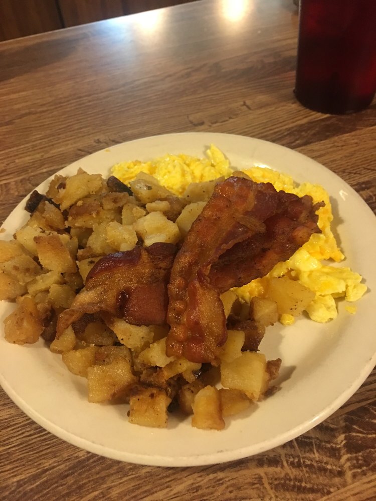 M & D’s Pancakes & Waffles Breakfast & Brunch 5062 Yadkin Rd
