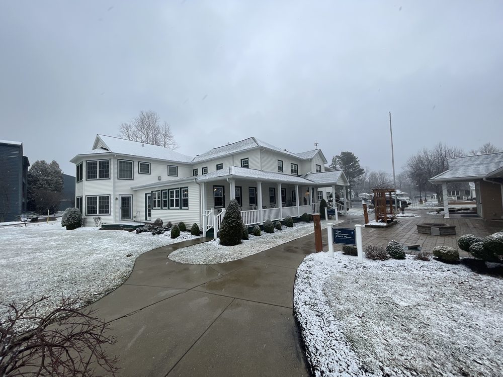 The Lakehouse Inn