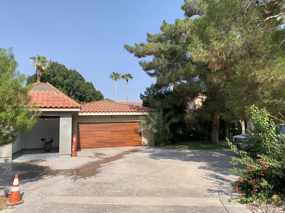 Classic Garage Doors & Opener