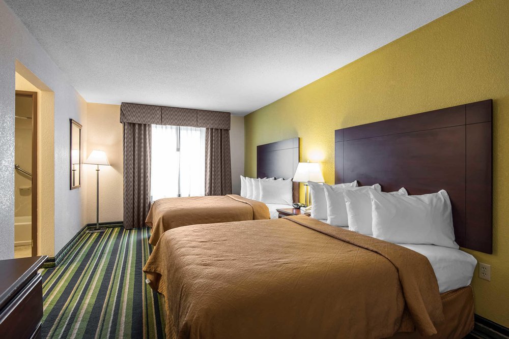 Quality Suites Kansas City International Airport