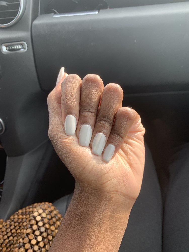 Hollywood Nails
