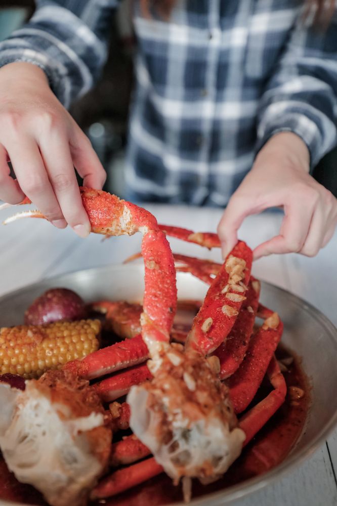 Hook & Reel Cajun Seafood & Bar