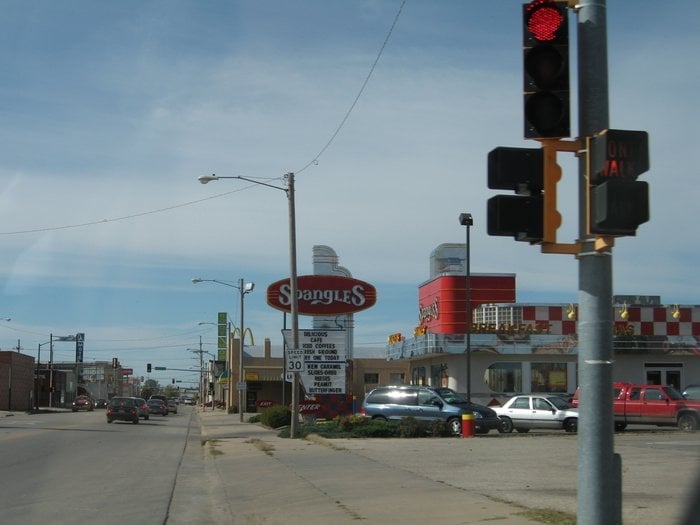 Spangles Fast Food 120 E 4th Ave Hutchinson, KS Restaurant