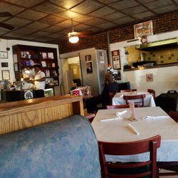 Aunny S 83 Photos 110 Reviews Southern 926 Front St Photo Of Aunny S Georgetown Sc United States Small But Comfcomfortable Dining Area