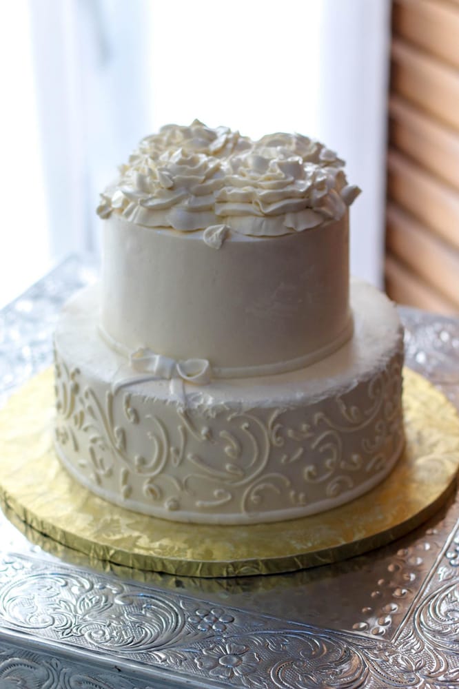 Wedding Cake Top Tier Vanilla With Tres Leches Custard Photo Of Riviera Bakehouse Ardsley Ny United States Wedding Cake Top