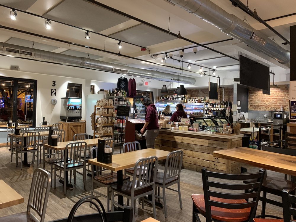 320 Market Café
