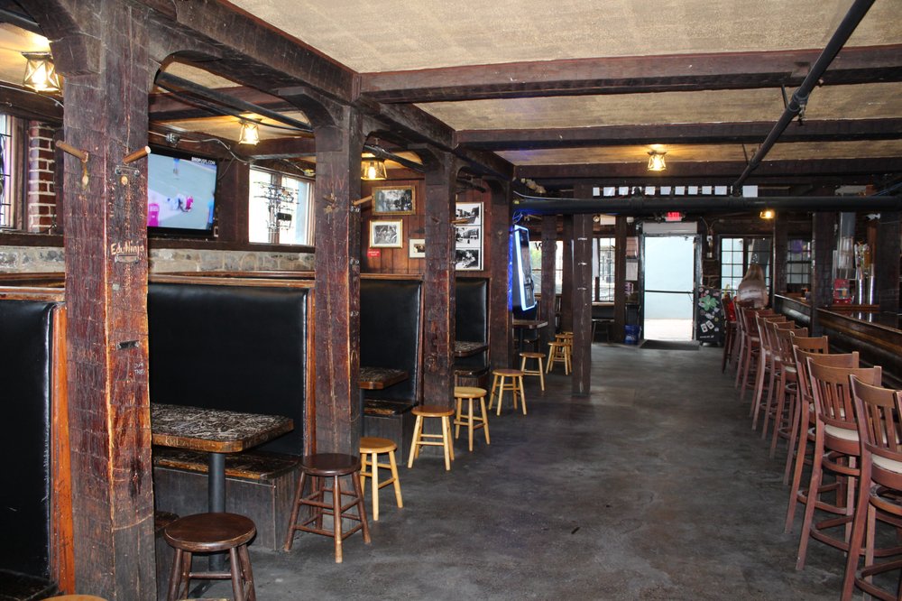 Doggie's Pub