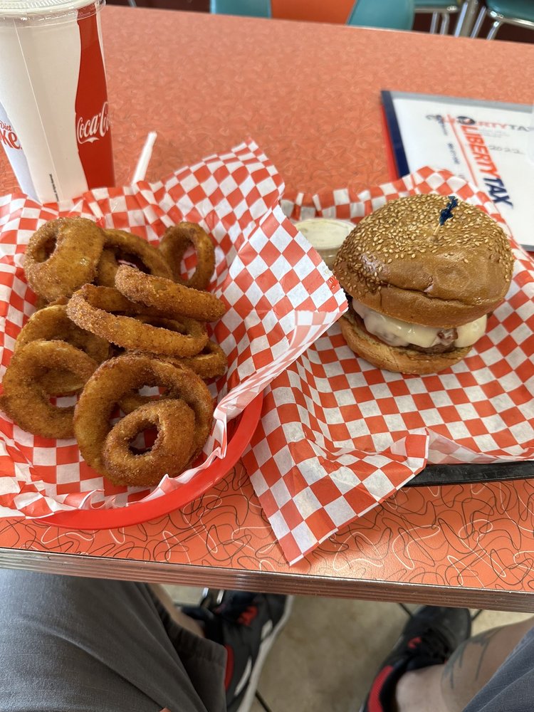 Phyllis' Giant Burgers