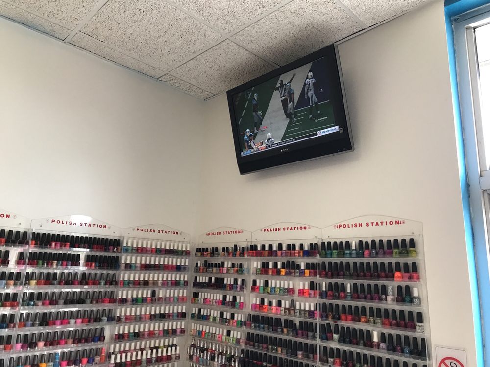 Foxy Nails & Spa