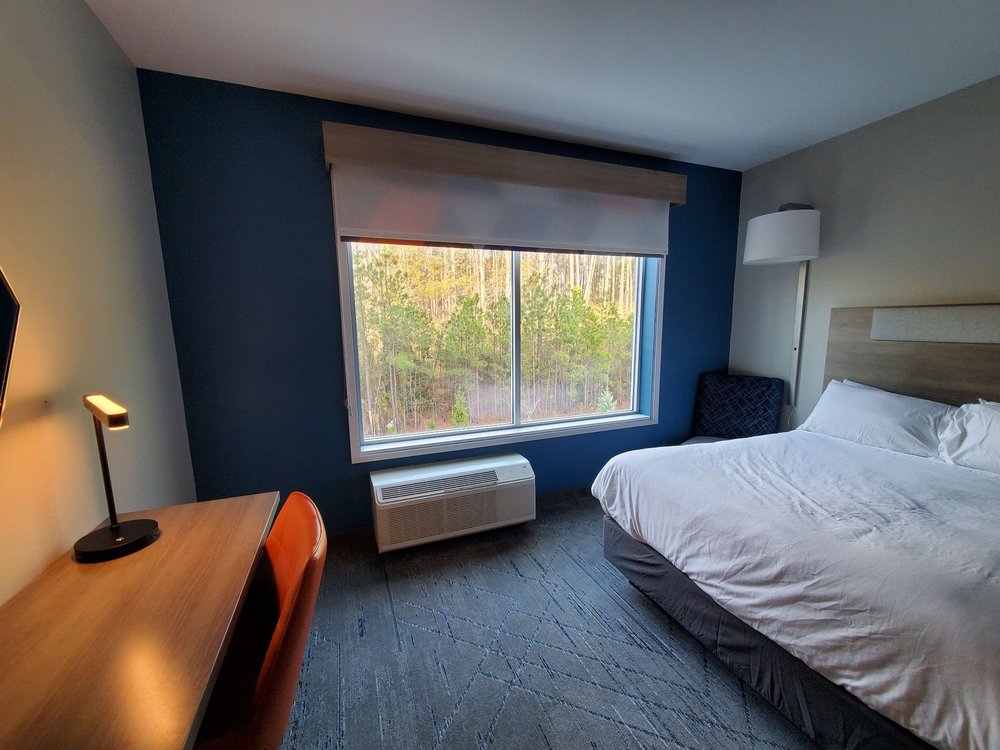 Holiday Inn Express & Suites Lumberton