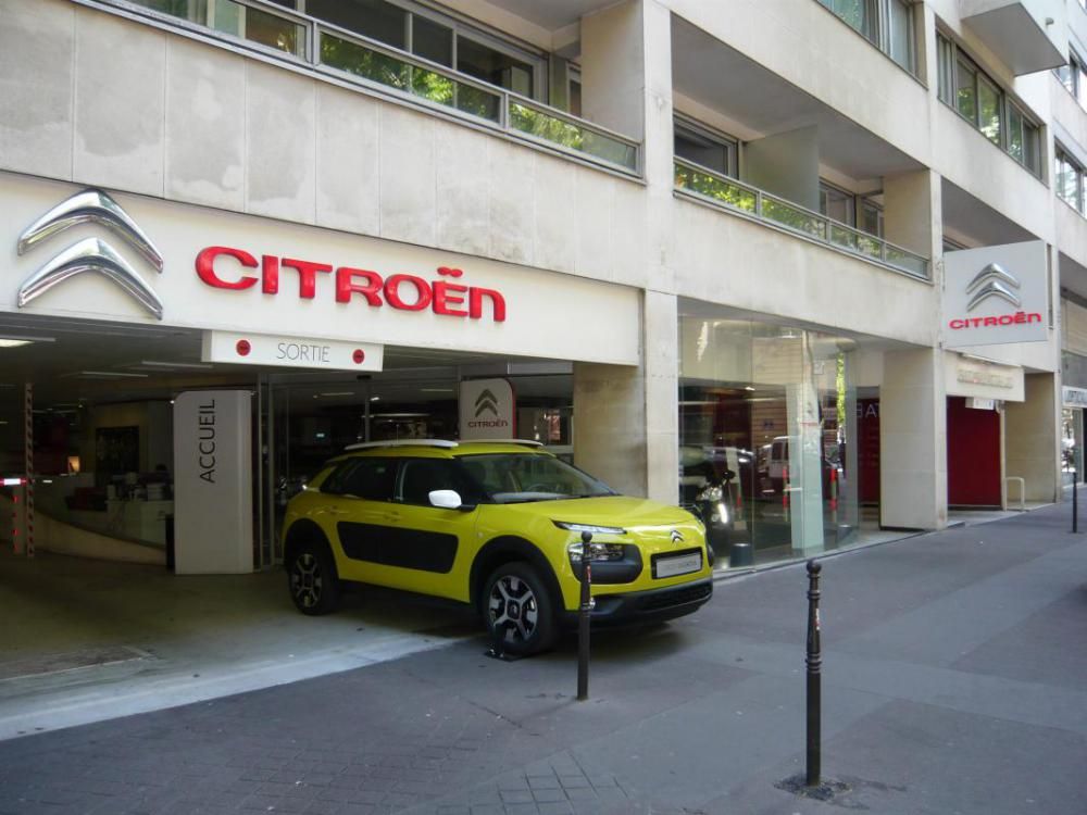 Concession Citroën Car Dealers 39 rue Saint Didier, Trocadéro/Iéna, Paris, France Phone