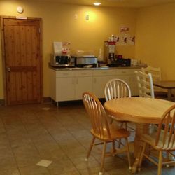 Super 8 Ely Minnesota Hotels 1605 East Sheridan Street Mn Photo Of Super 8 Ely Minnesota Mn United States Breakfast Room