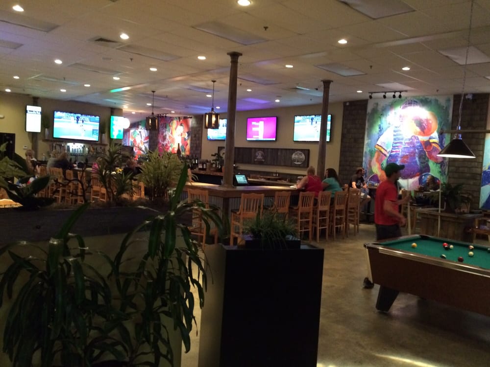 Sports bar next to the pizza shop. Yelp