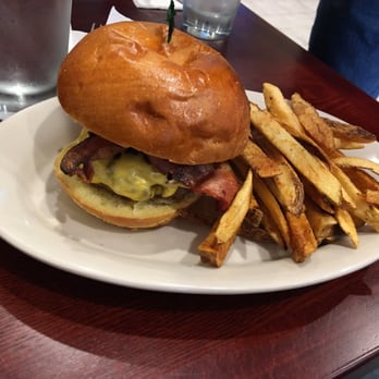 Burger Order Food Online 62 Photos 38 Reviews Burgers Photo Of Burger Staten Island Ny United States Love The Whole