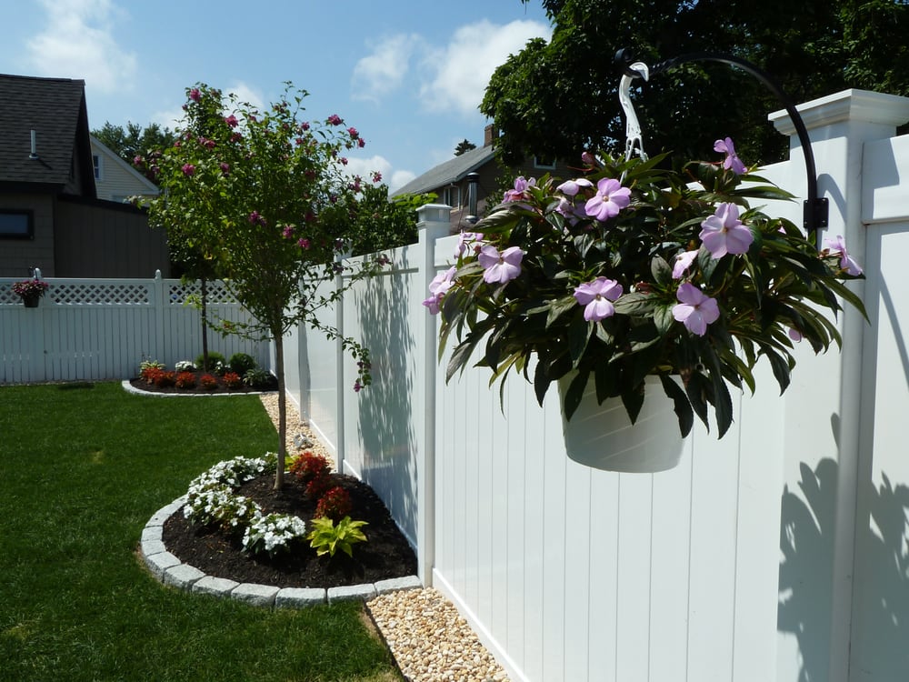 6' x 8' Solid White Straight top privacy Vinyl fence with ... 6 x 8 Solid White Straight top privacy Vinyl fence with
