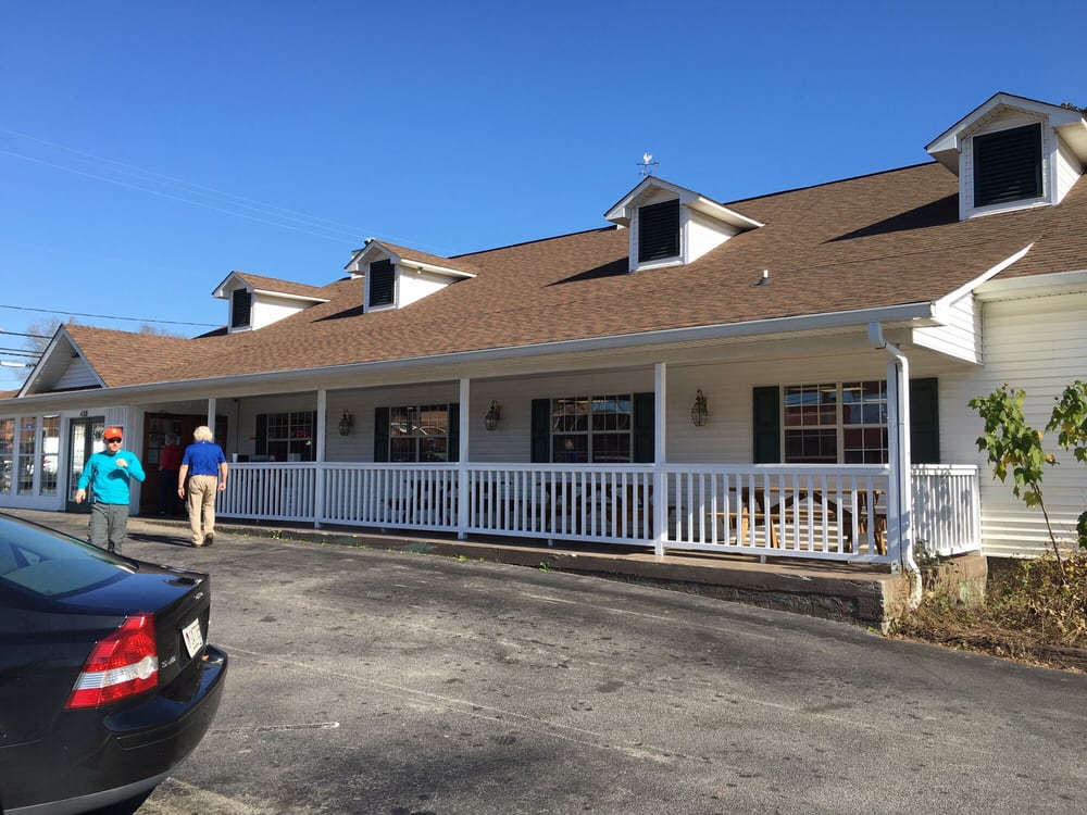 Louise’s Cafeteria Southern 426 E Solomon St, Griffin, GA