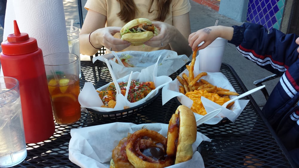 Lindy’s On 4th - 287 Photos & 416 Reviews - Burgers - 500 N 4th Ave ...