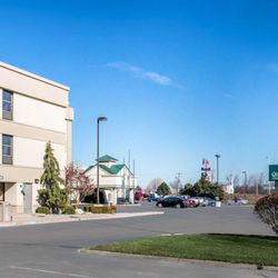 Quality Inn Suites 16 Photos Hotels 1225 N Dixie Hwy Monroe Photo Of Quality Inn Suites Monroe Mi United States