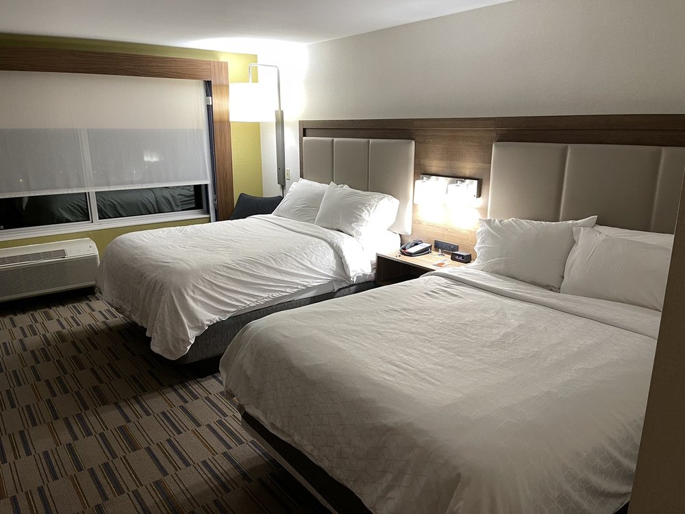 Holiday Inn Express & Suites Pittsburgh - Monroeville