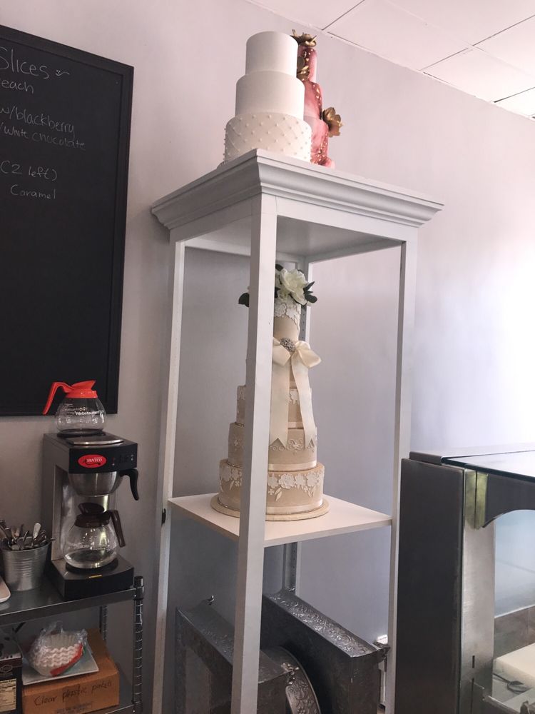 CakeAholics Bakery 15 Photos & 10 Reviews Bakeries 4201 W Green